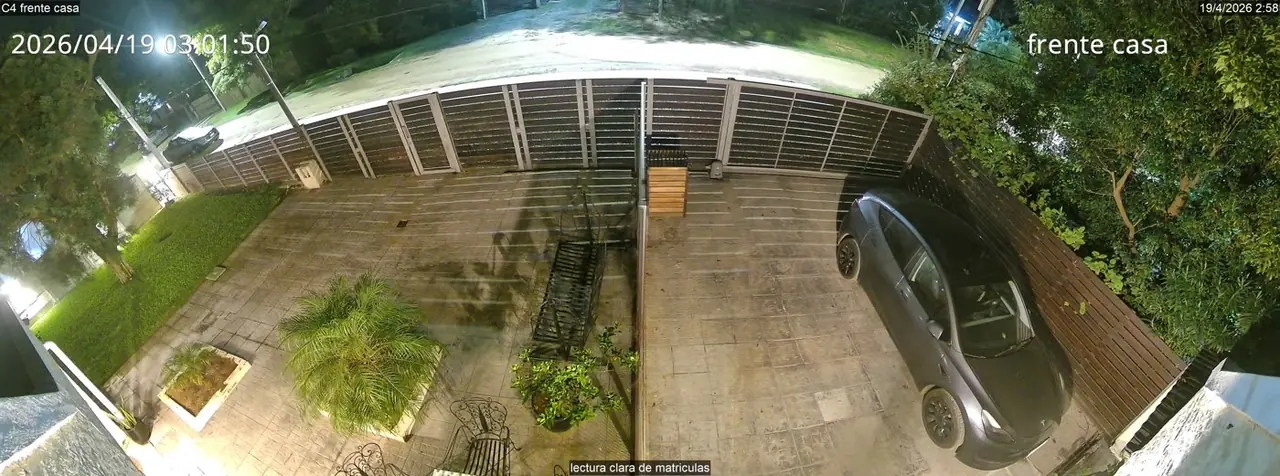 Frente casa nocturno 180°